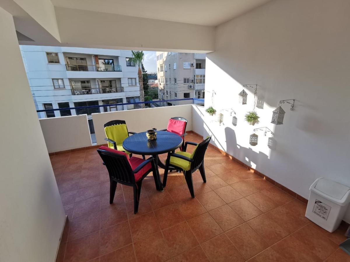 Carisa Downtown With Rooftop Pool Larnaca Exteriör bild