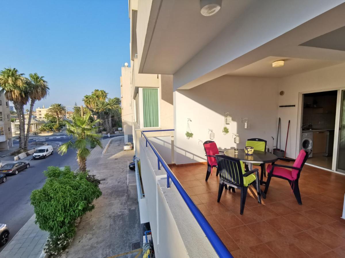 Carisa Downtown With Rooftop Pool Larnaca Exteriör bild