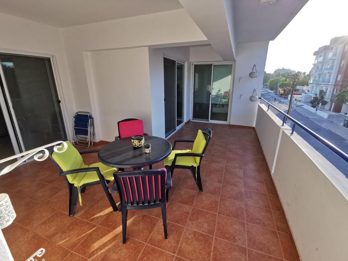 Carisa Downtown With Rooftop Pool Larnaca Exteriör bild