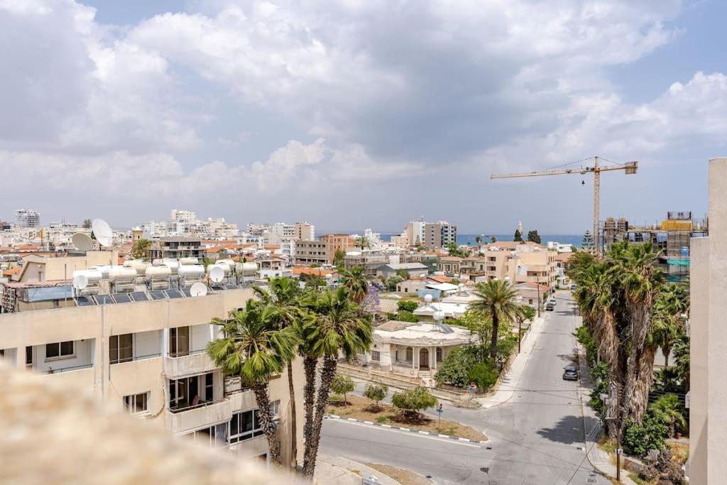 Carisa Downtown With Rooftop Pool Larnaca Exteriör bild