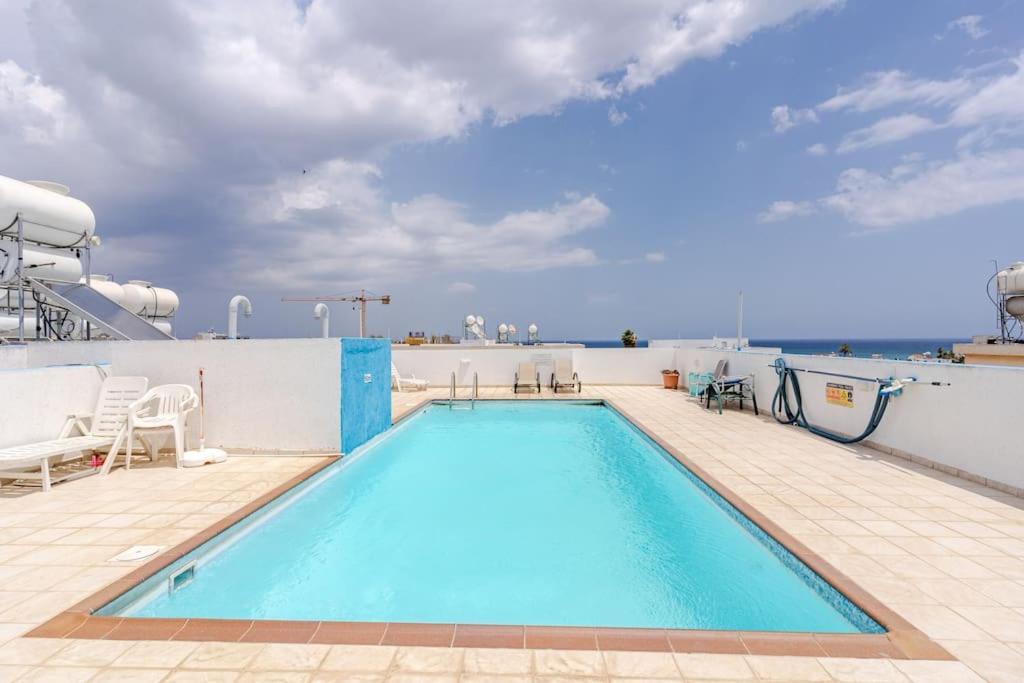 Carisa Downtown With Rooftop Pool Larnaca Exteriör bild