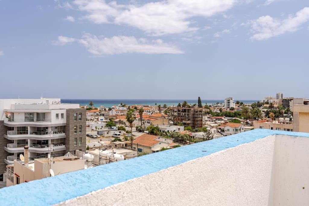 Carisa Downtown With Rooftop Pool Larnaca Exteriör bild