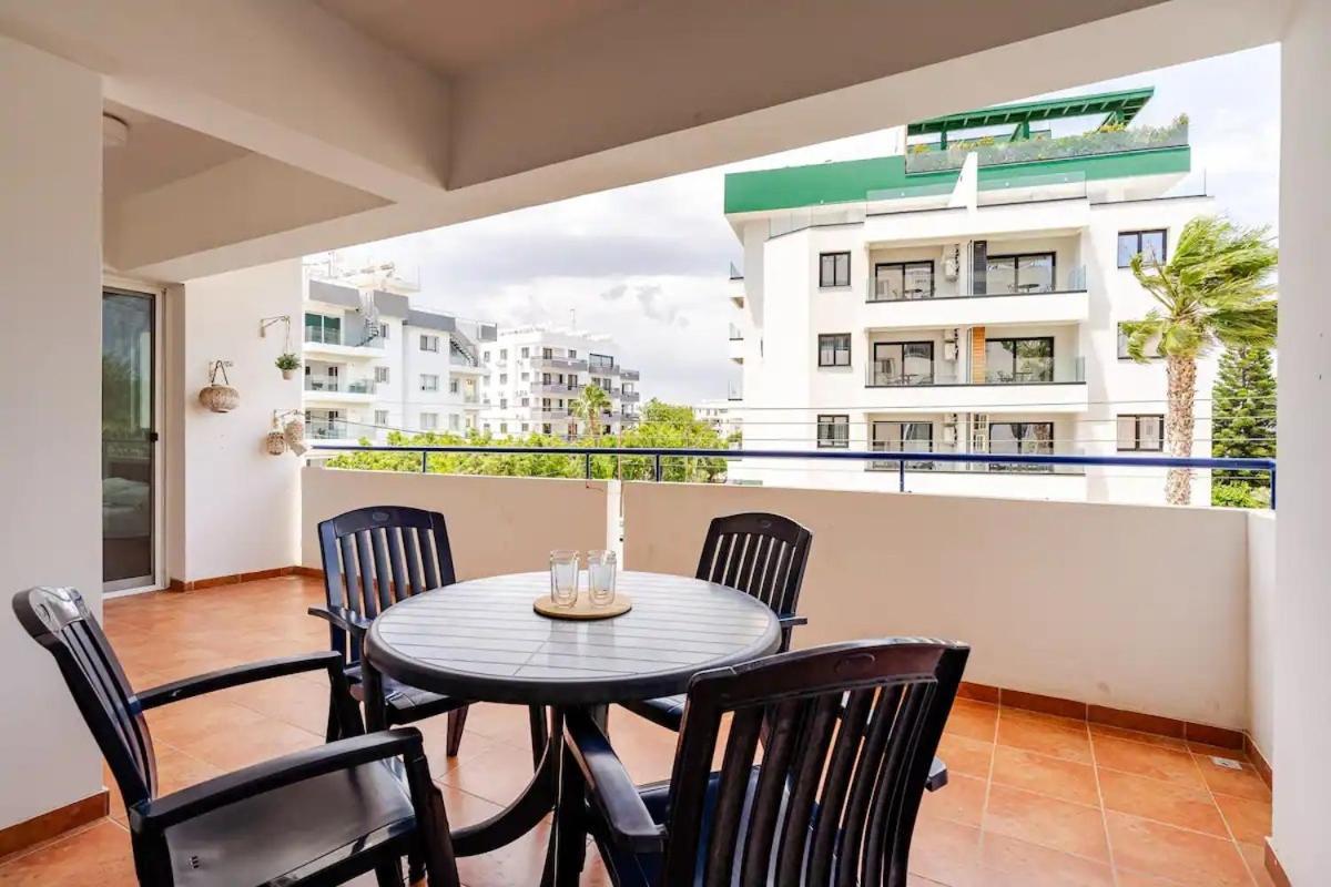 Carisa Downtown With Rooftop Pool Larnaca Exteriör bild