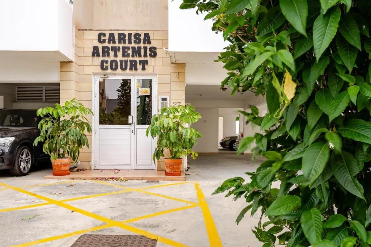Carisa Downtown With Rooftop Pool Larnaca Exteriör bild